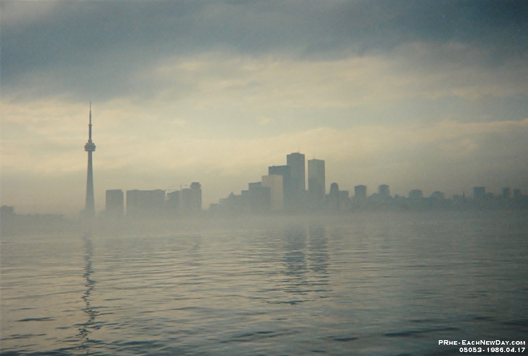 05053clrsDe - Toronto Skyline from the Toronto Islands